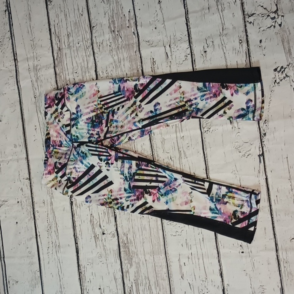 Reebok Women's Pink Black Abstract Floral Print Capri Leggings xs